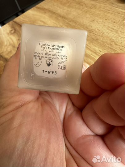 Givenchy тональный