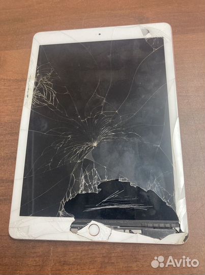 iPad (6th generation) 32GB Gold A1893