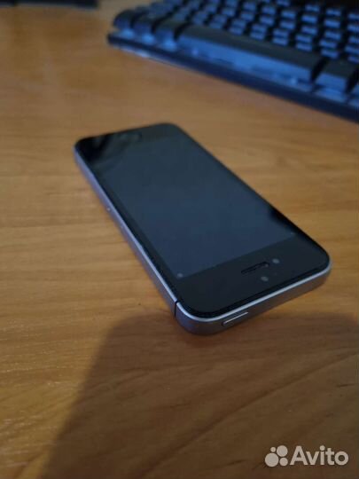 Телефон iPhone Se 2018