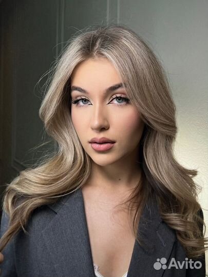 Модель на макияж и оформление бровей