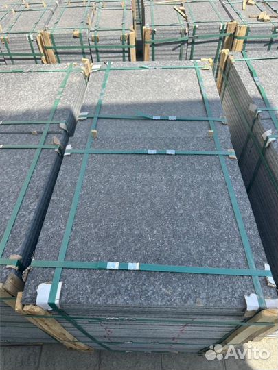 Гранитная плитка Black полированная 600х300