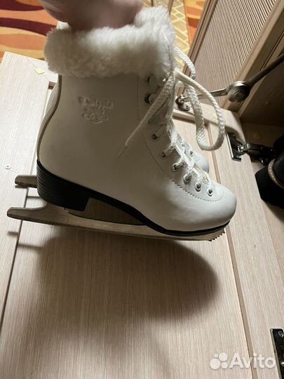 Коньки фигурные 35 размер