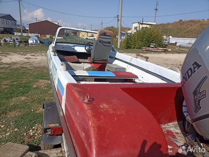 Лодка с мотором