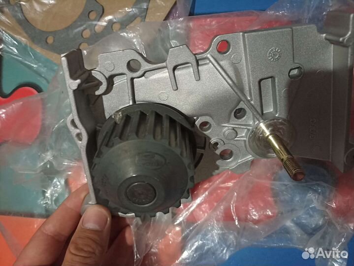 Помпа на LADA largus рено логан