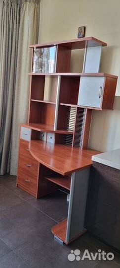 Компьютерный / письменный стол