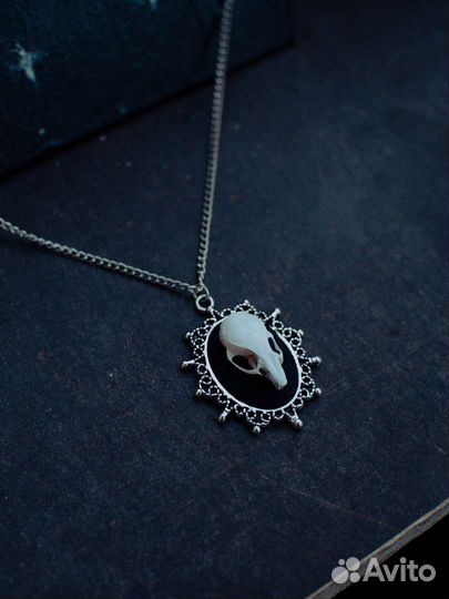 Кулон с черепом мыши