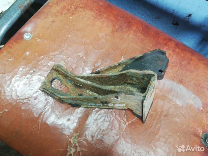 Кронштейн двигателя Нива Шевроле