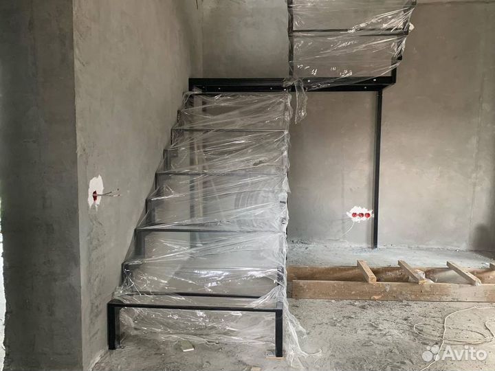 Металлокаркас лестницы