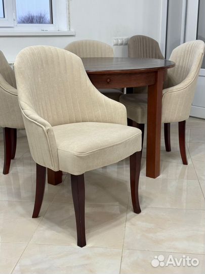 Стол и стулья