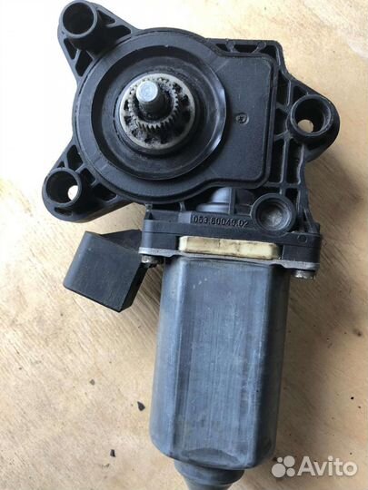 Мотор стеклоподъемника на гелендваген