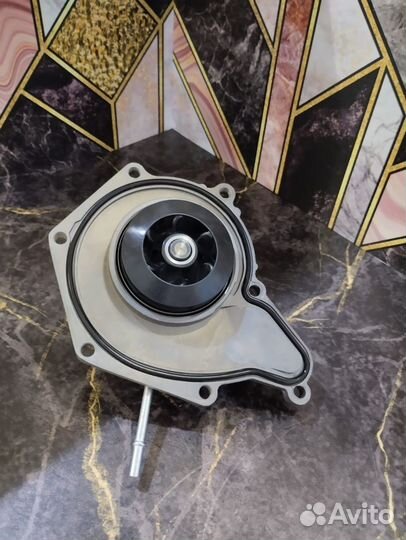 Помпа водяная Audi OE 06E121018H