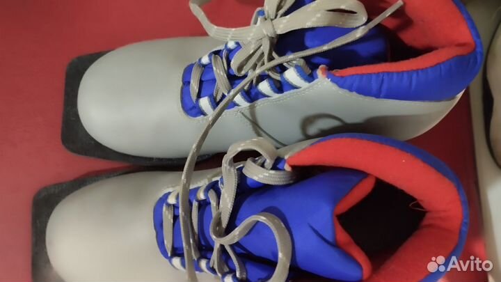 Лыжные ботинки