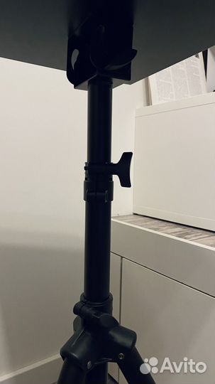 Столик для прoeктоpа высокий со штaтивом