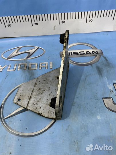 Крепление компрессора пневмы Range Rover Sport