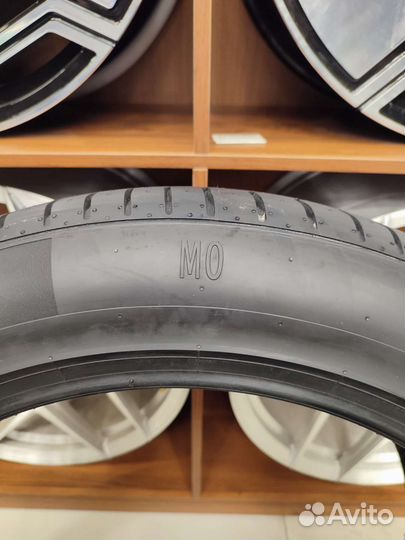 Pirelli P Zero PZ4 275/45 R21 и 315/40 R21 111Y