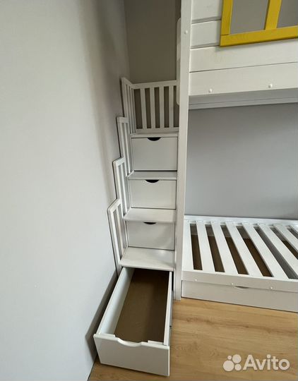 Двухъярусная кровать детская
