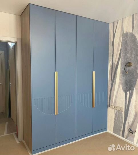Шкаф распашной в спальню