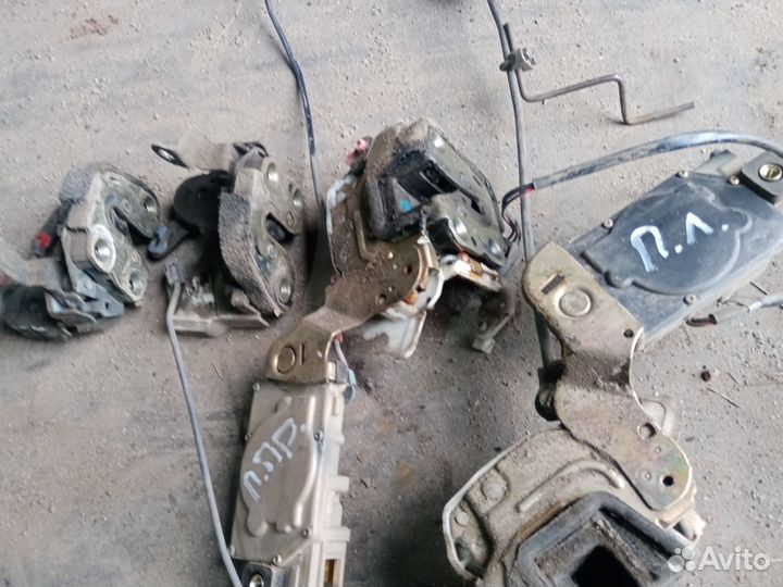 Замок двери Ниссан Максима J30