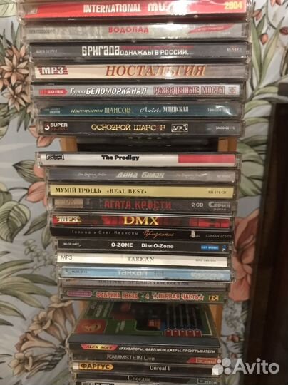 Полка для CD и DVD дисков, коллекция дисков