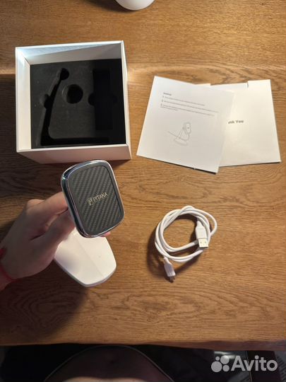 Pitaka magMont Qi deskpot