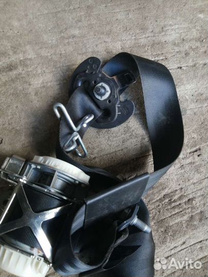 Ремни безопасности на Peugeot