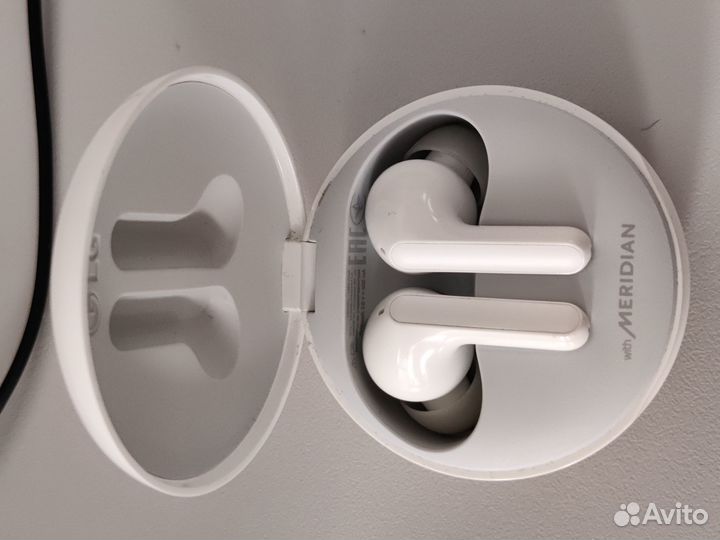 Беспроводные наушники LG Tone Free HBS-FN6