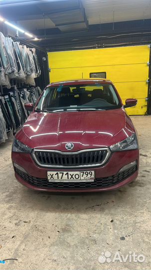 Лобовое стекло Skoda Rapid