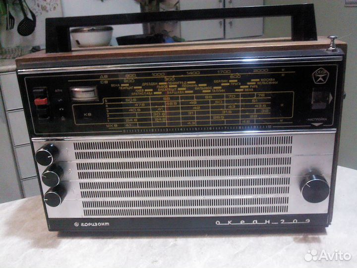 Радиоприемник Океан с FM - диапазоном