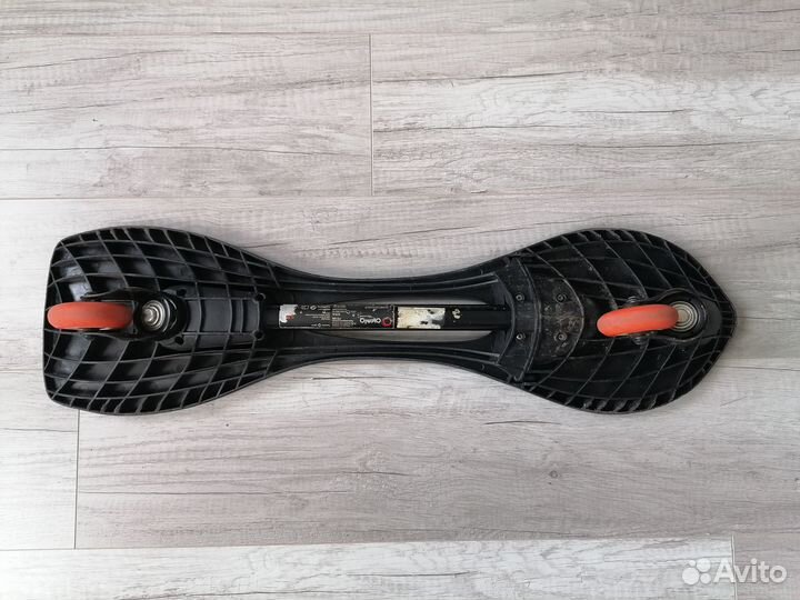 Скейтборд (есть надписи)