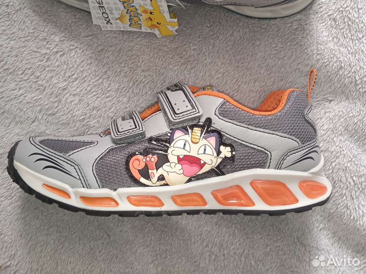 Новые кроссовки geox Пикачу, р.33 (21,5) светятся