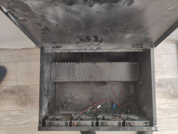 Корпус на 6 карт с вентиляторами дельта 12см