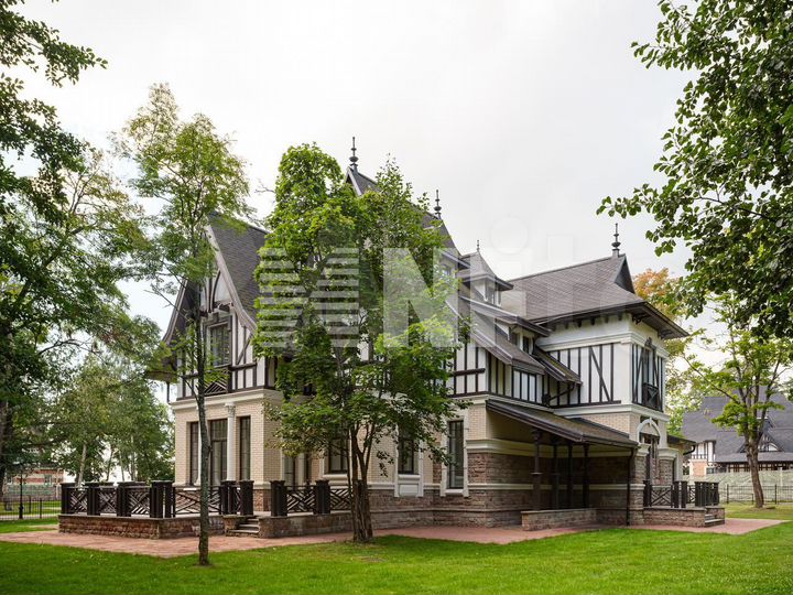 Дом 399 м² на участке 48 сот.