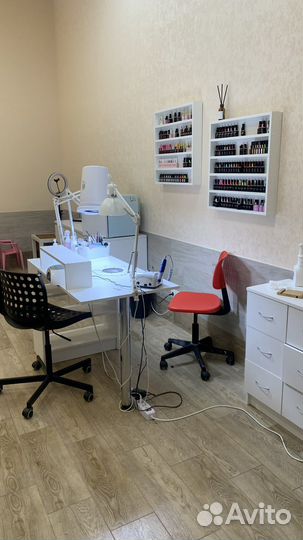 Маникюрный стол с вытяжкой