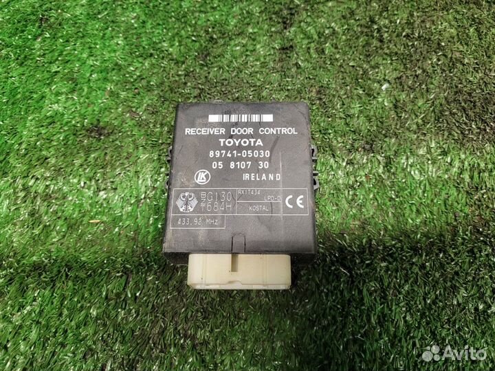Блок управления дверьми Toyota Avensis 1