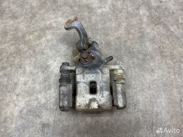 Суппорт задний левый Kia Cerato 1.6 G4FC 2006