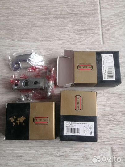 Дверная ручка, петли, защёлки