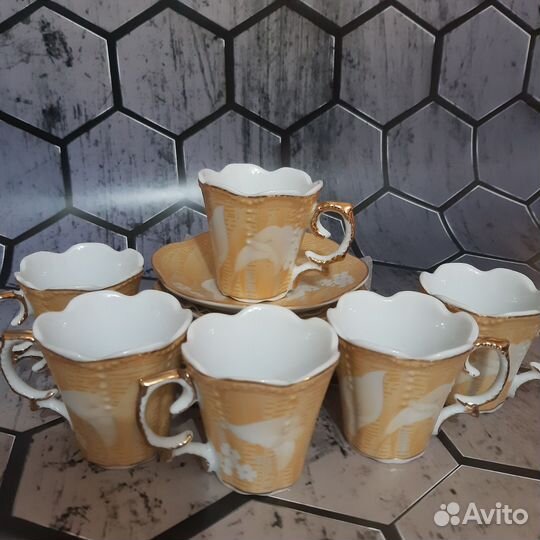 Новый.Набор из 6-ти кружек и блюдцами.Шикарнейший