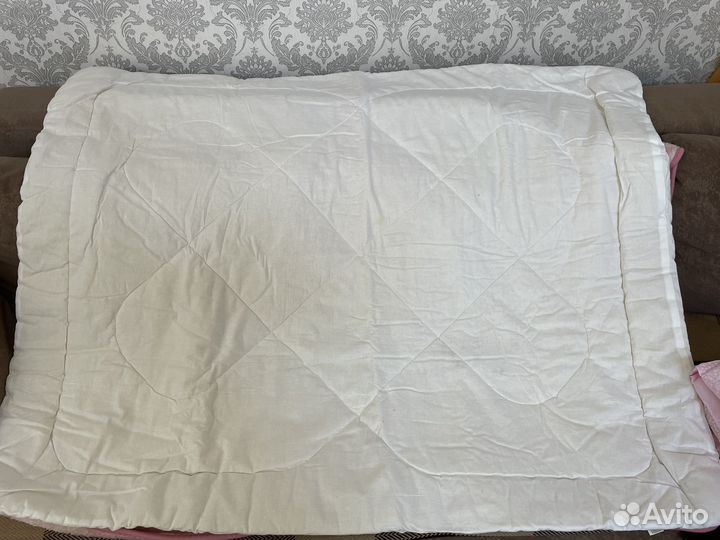 Одеяло шерстяное. Бортики для кроватки