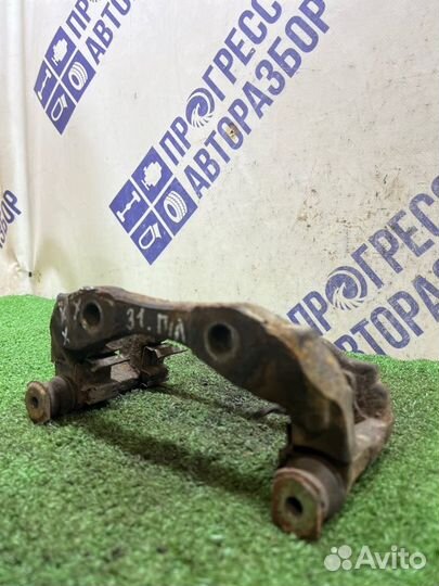 Скоба суппорта передняя левая Citroen Berlingo