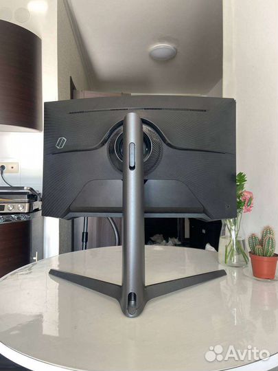 Монитор Samsung odyssey g7 QHD 240 hz G-Sync 27