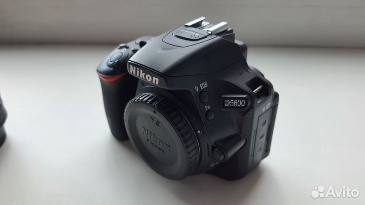 Nikon D5600 AF-P DX nikkor 18-55mm f/3.5-5.6G VR