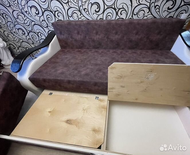 Огромный диван