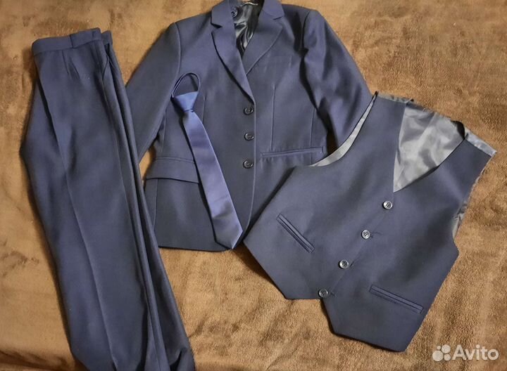 Школьный костюм