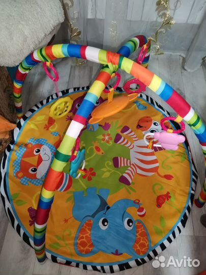 Развивающий коврик с дугами