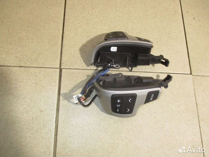 Кнопки в руль Toyota Land Cruiser 200