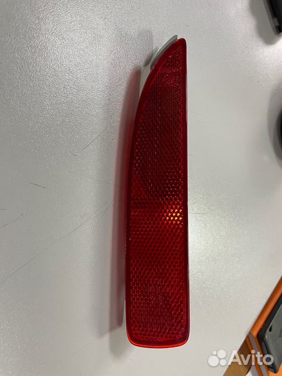 Отражатель заднего бампера правый Mazda 3 / 5 / 6