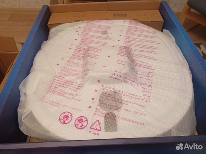 Робот пылесос моющий новый Midea M6