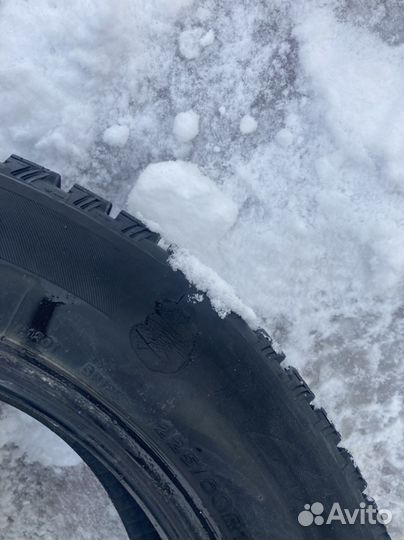 Bridgestone Blizzak Spike-01 225/60 R17 99