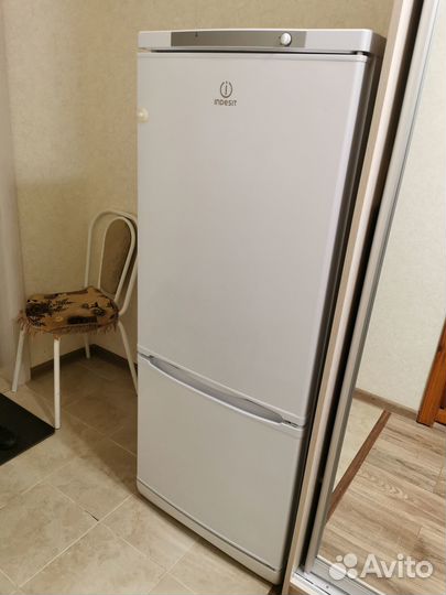 Холодильник Indesit