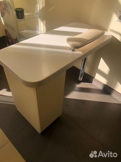 Стол маникюрный